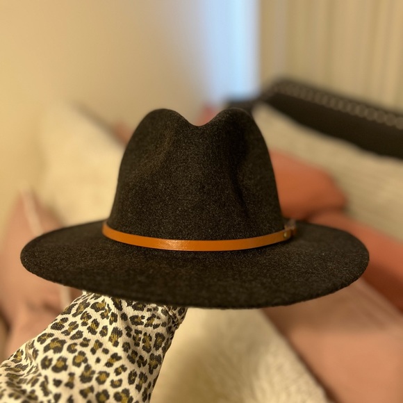 Fedora - Picture 2 of 9